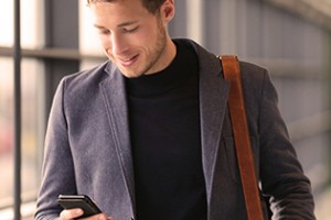 guy-with-phone