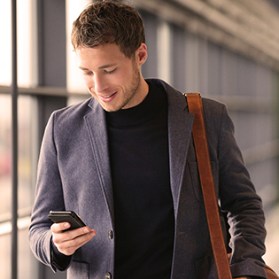 guy-with-phone